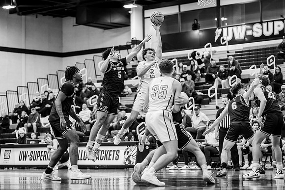 UWS MBB vs UWEC-40