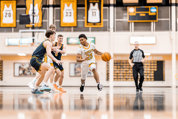 UWS MBB vs UWEC-150