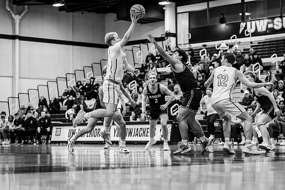 UWS MBB vs UWEC-8
