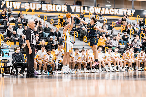 UWS MBB vs UWEC-95