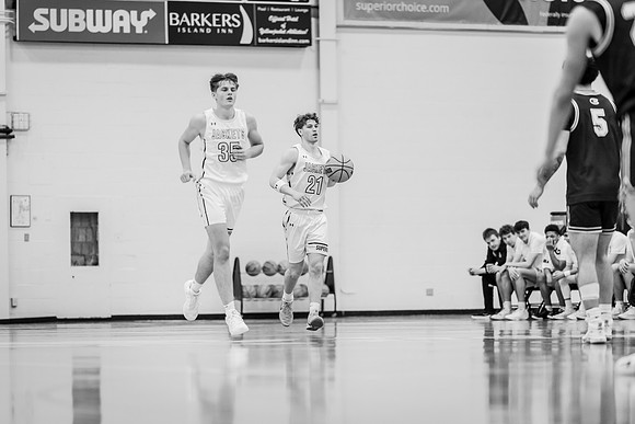 UWS MBB vs UWEC-56