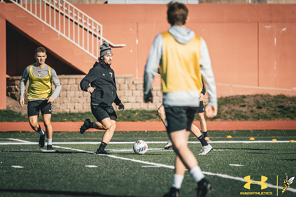 UWS MSOC PRAC NCAA11