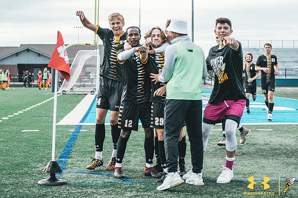 2021.09.25 UWS MSOC vs. MLC WM235