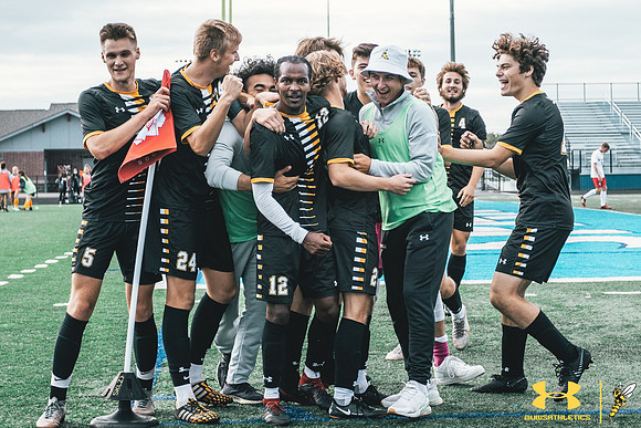 2021.09.25 UWS MSOC vs. MLC WM238