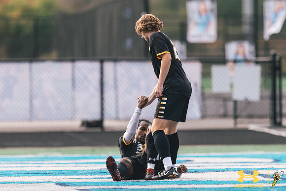 2021.09.25 UWS MSOC vs. MLC WM142