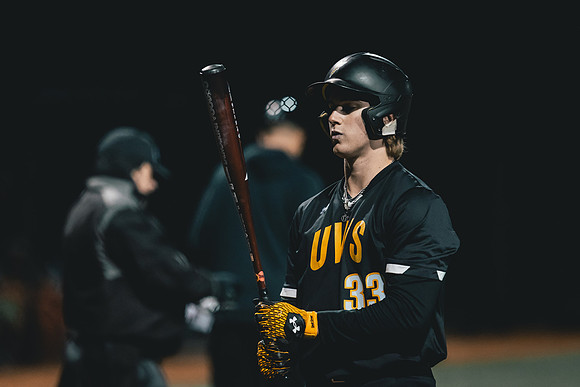 UWS BSB vs Crown -1-225