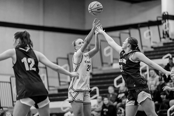UWS WBB vs Carleton-65