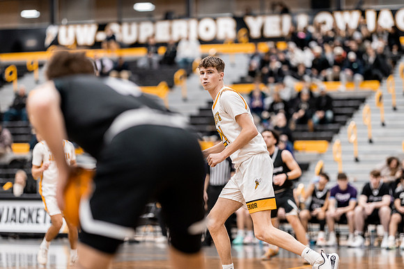 MBB vs Crown-8