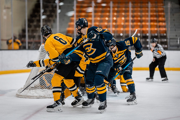 UWS MHKY vs UWEC-11