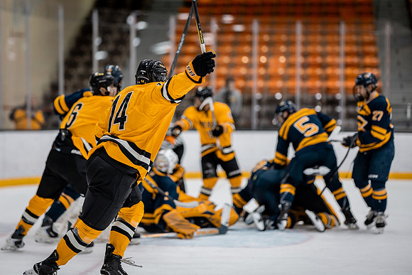 UWS MHKY vs UWEC-12