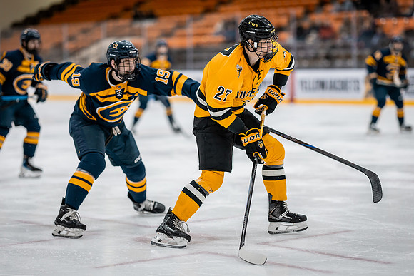 UWS MHKY vs UWEC-17
