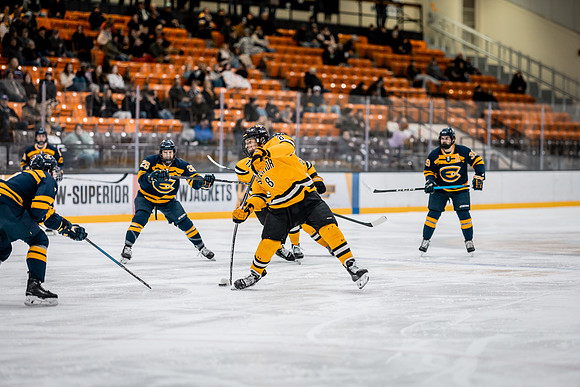 UWS MHKY vs UWEC-5