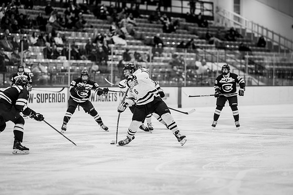 UWS MHKY vs UWEC-6