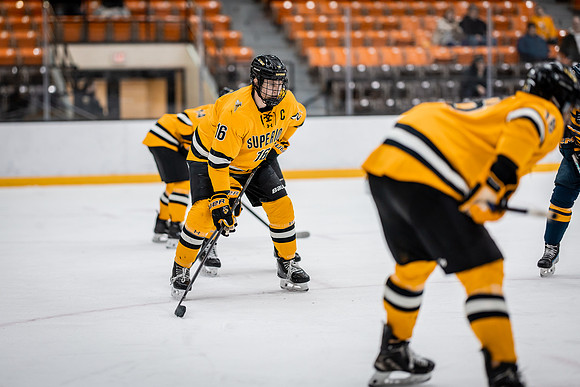 UWS MHKY vs UWEC-19
