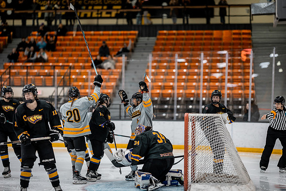 UWS WHKY vs UWSP-86