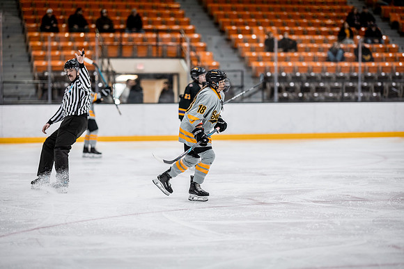UWS WHKY vs UWSP-30