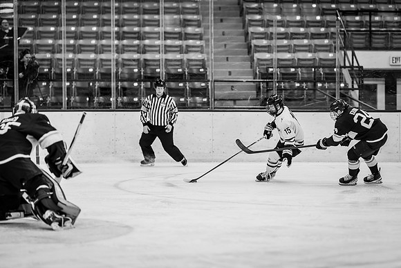 UWS MHKY vs Stout -11
