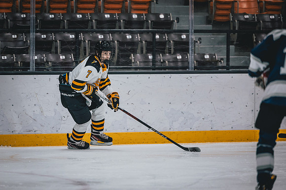 CMHKY vs UWSTOUT -6