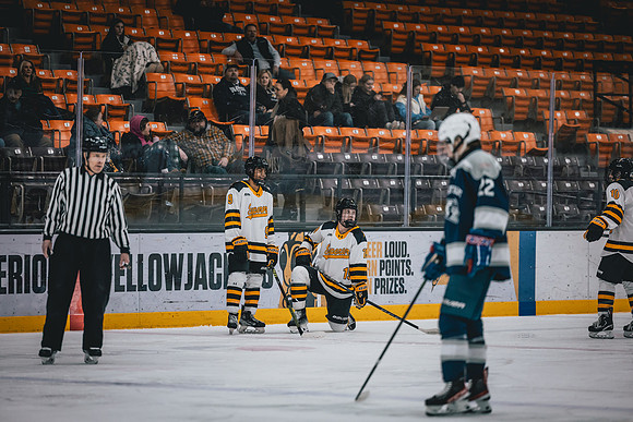 CMHKY vs UWSTOUT -21