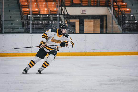 CMHKY vs UWSTOUT -12