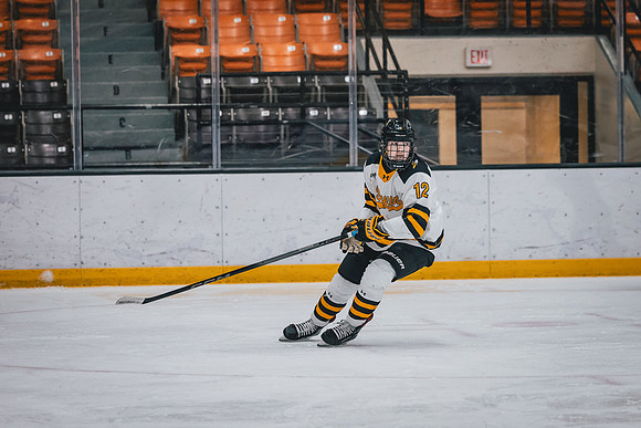 CMHKY vs UWSTOUT -10