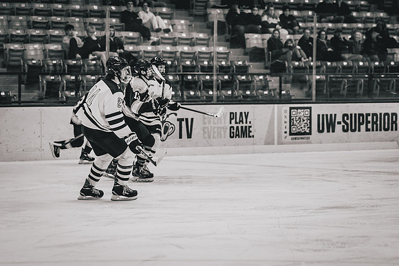 CMHKY vs UWSTOUT -16
