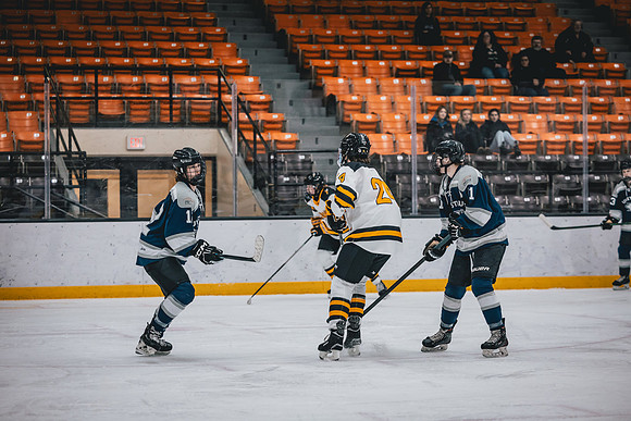 CMHKY vs UWSTOUT -17