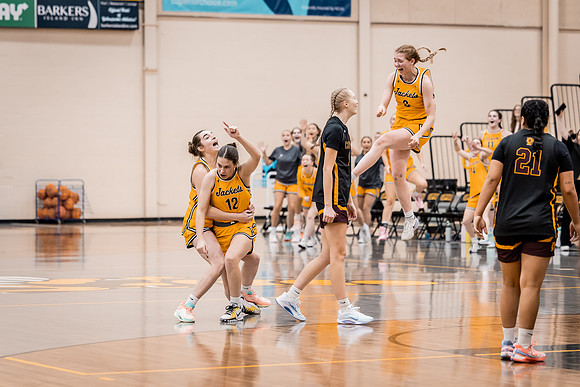 UWSWBB vs UMM-121