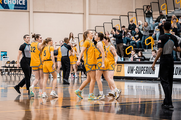 UWSWBB vs UMM-135