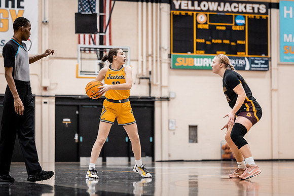 UWSWBB vs UMM-108
