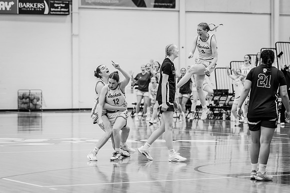 UWSWBB vs UMM-122