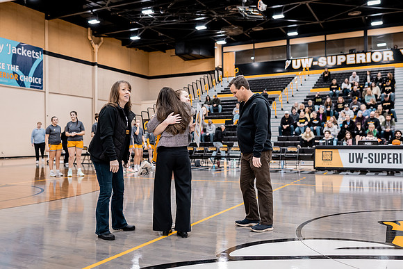 UWSWBB vs UMM-27