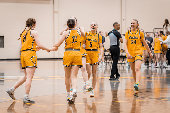 UWSWBB vs UMM-133