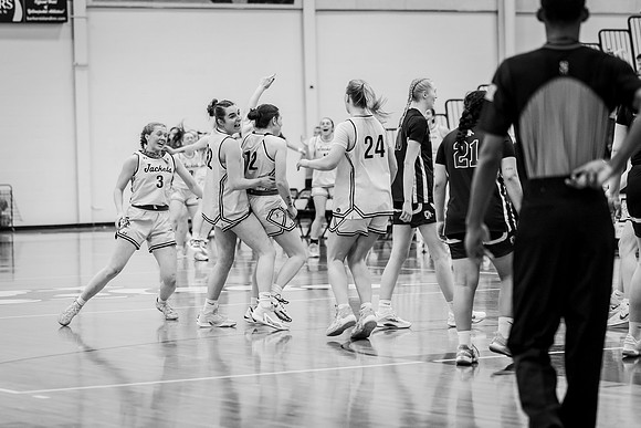 UWSWBB vs UMM-126