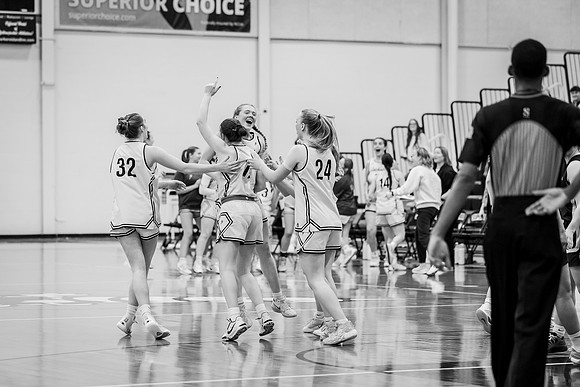 UWSWBB vs UMM-130