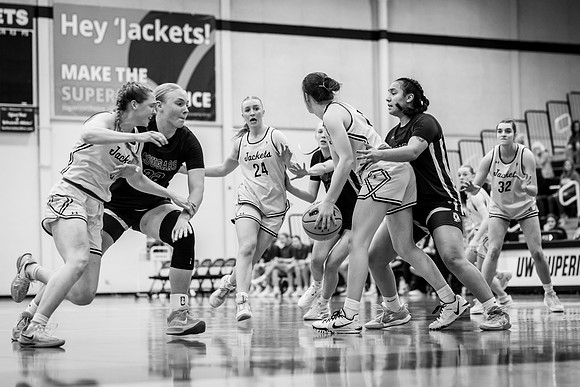 UWSWBB vs UMM-118