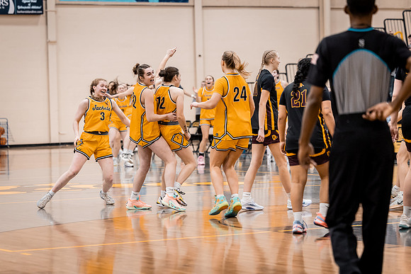 UWSWBB vs UMM-125