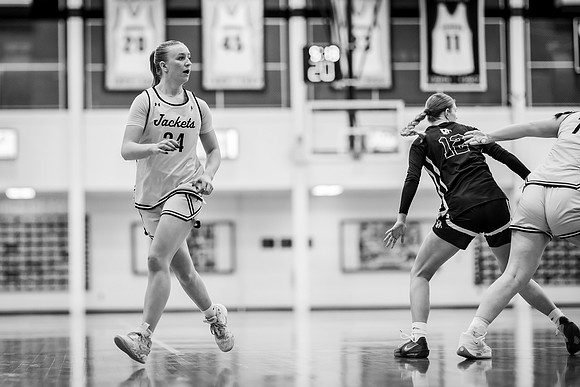UWSWBB vs UMM-156