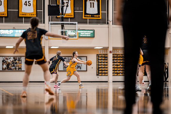 UWSWBB vs UMM-181