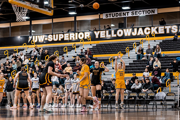 UWSWBB vs UMM-46