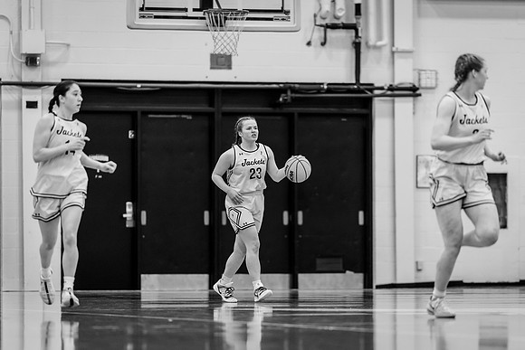 UWSWBB vs UMM-52