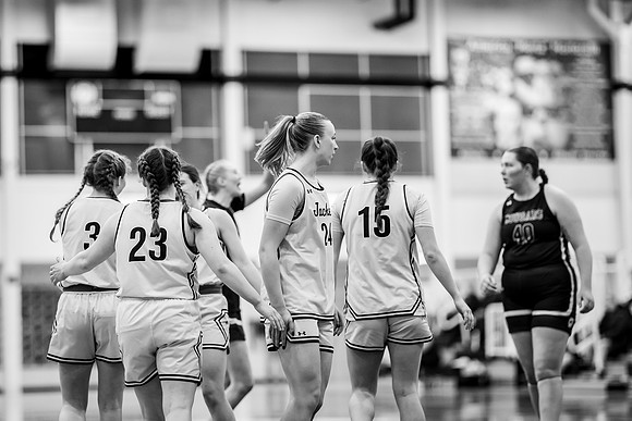 UWSWBB vs UMM-143