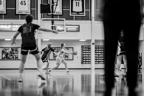 UWSWBB vs UMM-182