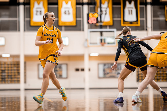 UWSWBB vs UMM-155