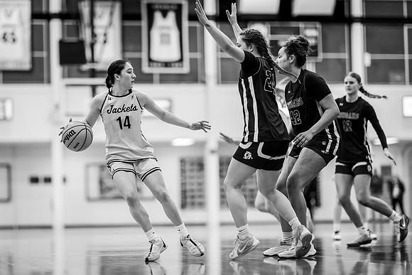 UWSWBB vs UMM-168