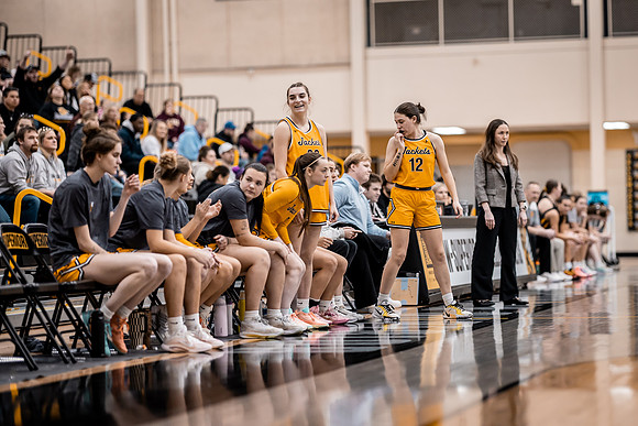 UWSWBB vs UMM-154
