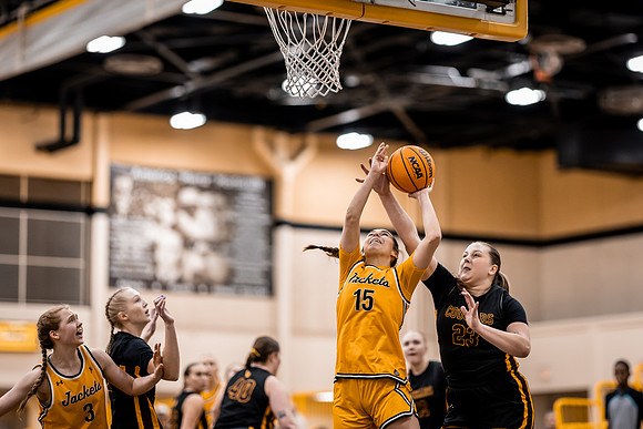 UWSWBB vs UMM-140