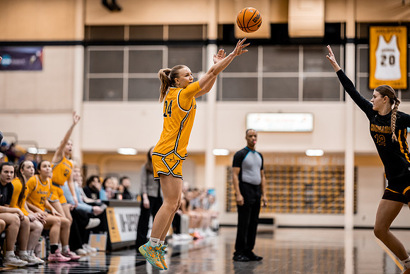UWSWBB vs UMM-150