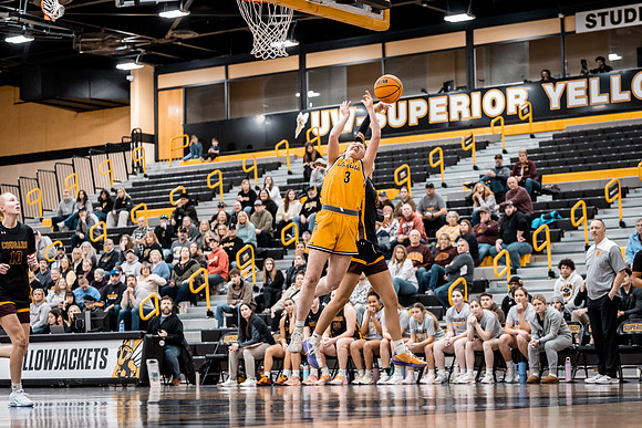 UWSWBB vs UMM-68