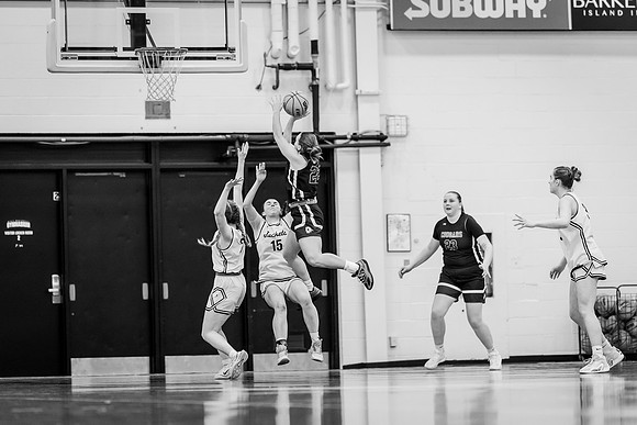 UWSWBB vs UMM-82